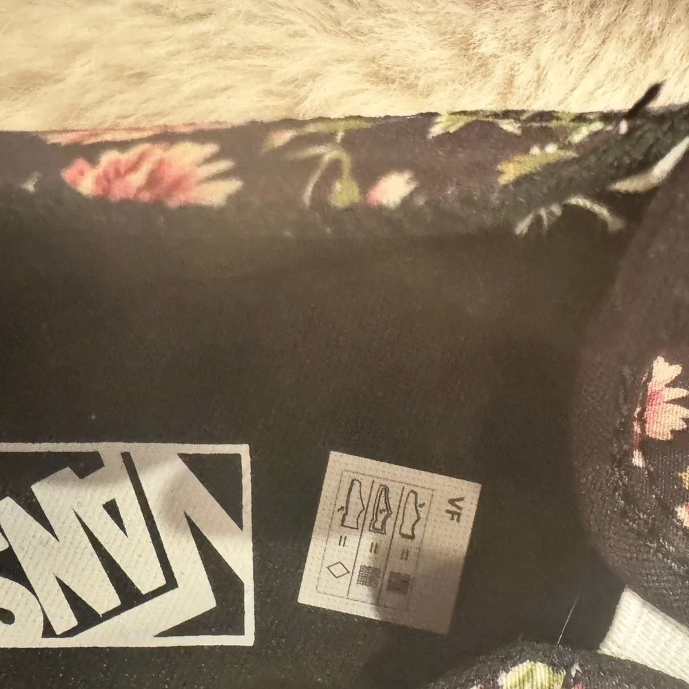 Vans Slip-On Floral Canvas Sneakers - Black with Pink Floral NWOT - Picture 6 of 7